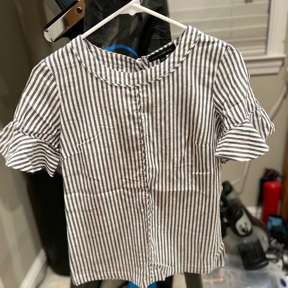Banana Republic size XS ruffle sleeve top